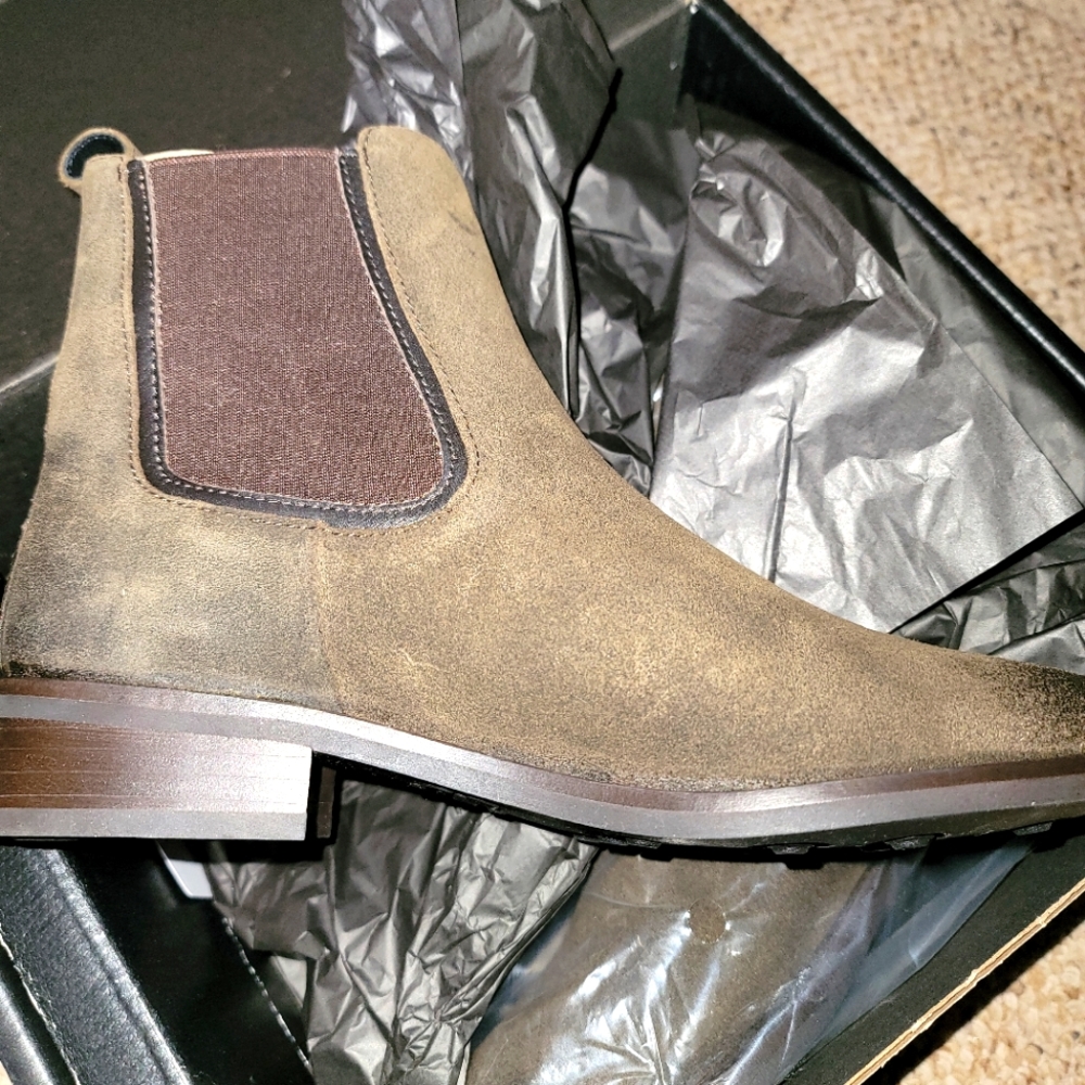 BRAND NEW - NEVER WORN-NWT BOX - Thursday Boots  - Women's 9 Suede